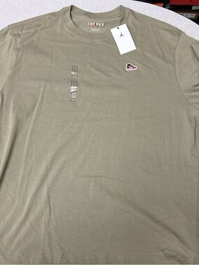 Jordan Short Sleeve Crewneck T-Shirt in Olive Green